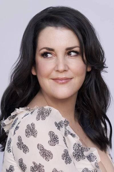 Melanie Lynskey isGinger Whitacre