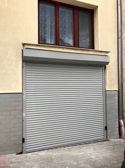 Rolovací hliníková vrata - montáže garážových vrat a prodej pohonů Brno