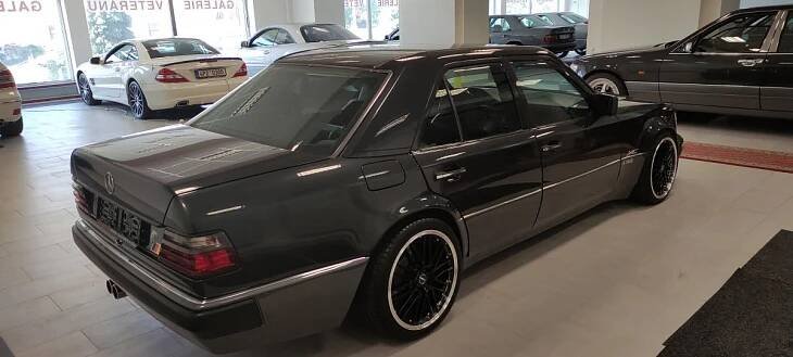 Mercedes-Benz 124 E 500 AMG