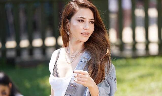 FOTO: Özge Gürel hraje v Receptu na lásku postavu Ezgi. – stránka 8