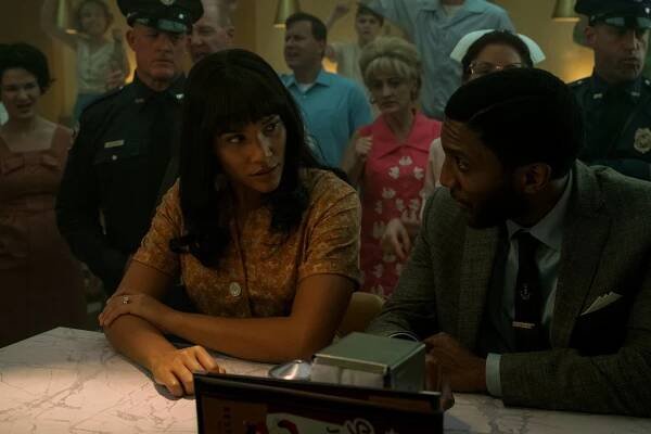 Umbrella Academy - Švédi - Z filmu - Emmy Raver-Lampman, Yusuf Gatewood