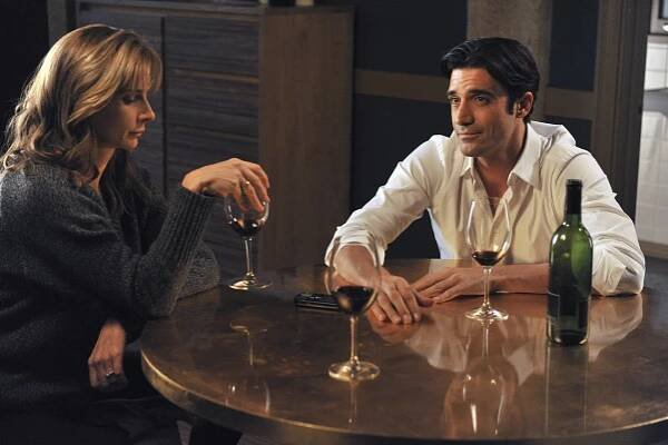 Bratři a sestry - Romantická noc - Z filmu - Rachel Griffiths, Gilles Marini