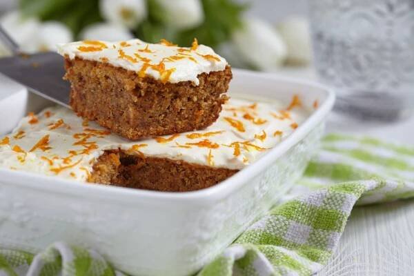 Mrkev cakewith ořechy a mandle — Stock obrázek