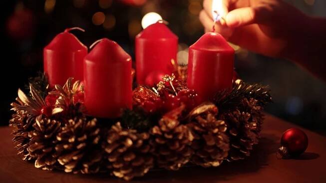 První adventní neděle je v roce 2025 už v listopadu. Nepropásněte první svíčku!