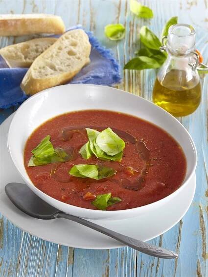 RECEPT DNE: Italská rajčatová polévka Pappa al pomodoro