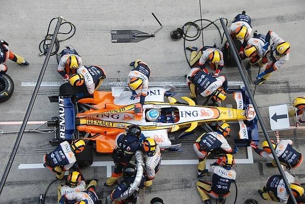 Soubor:Alonso Renault Pitstop Chinese GP 2008.jpg – Wikipedie