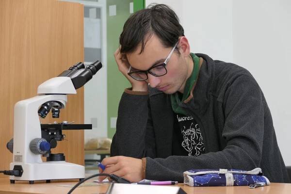 Jan Materna, nositel ceny Nadačního fondu Jaroslava Heyrovského | Gymnázium Trutnov