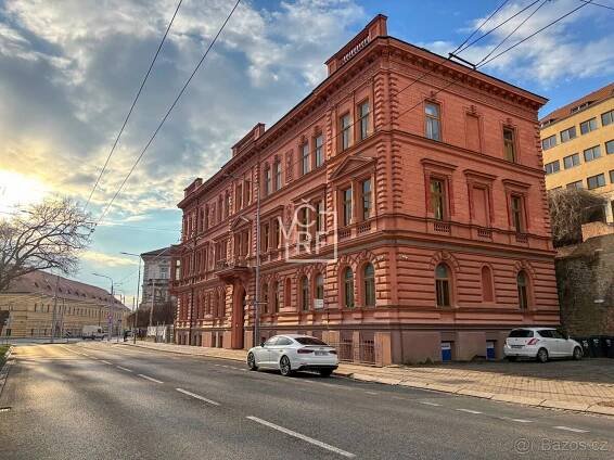 Prodej bytu 2+kk, 43 m2, Hradec Králové, ulice Komenského, okres Hradec Králové