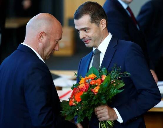 Premiér v Německu den po zvolení končí. Židé měli „nejhorší obavy“, Merkelová zuřila