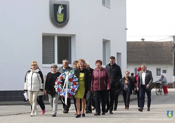 Rok 2023 - Pietne kladenie vencov 2023 - Oficiálna stránka obce Teplička nad Váhom