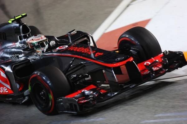 Hamilton vyrovnal Laudu i Piqueta, v Singapuru získal 24. pole position kariéry