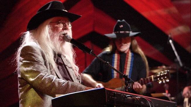 Leon Russell, member of Rock & Roll Hall of Fame, dies at 74