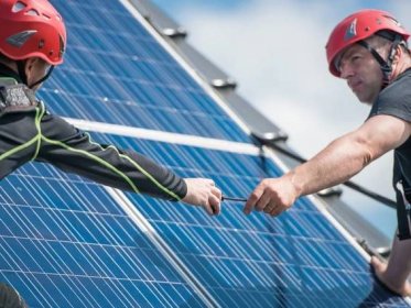 Kolik energie lze vymáčknout ze solárních panelů? Jejich účinnost raketově roste