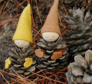 15 Ways To Use Pinecones This Holiday  https://www.facebook.com/photo.php?fbid=429901180408586=a.138372766228097.28776.130464847018889=1_count=1=nf Fall Crafts, Diy And Crafts, Craft Projects, Craft Ideas, Creative Ideas, Ideas Fantásticas, Play Ideas