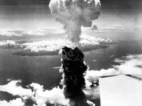 Hirošima a Nagasaki. Dva atomové hřiby pohltily před 75 lety dvě města a dvě stě tisíc životů.