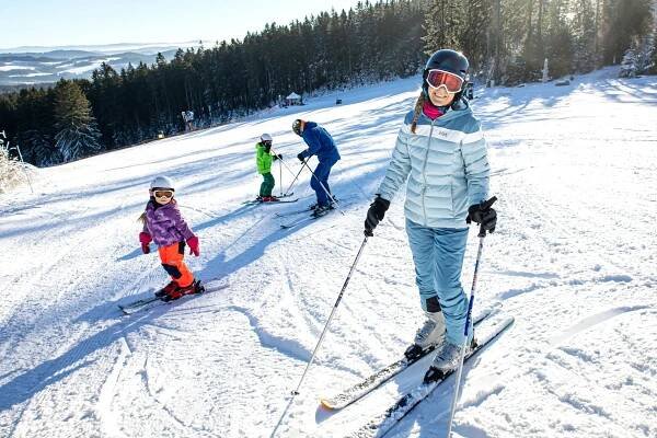 Skiareál Lipno: lyžování na vrchu Kramolín