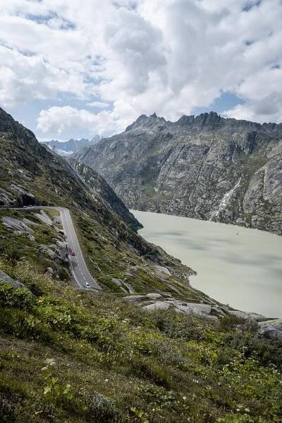 Przełęcz i jezioro Grimsel