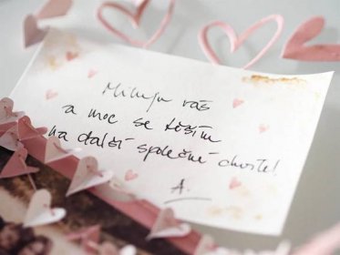 Galerie - VIDEO: Kouzelné valentýnské přání se zamilovaným vzkazem jako dárek pro celou rodinu – Maminka.cz