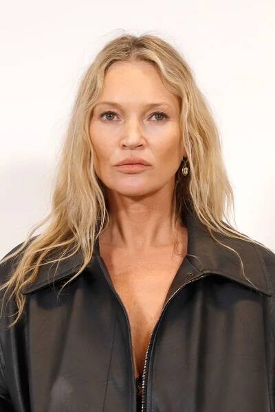 Kate Moss Joins The Invisible Make-Up Brigade