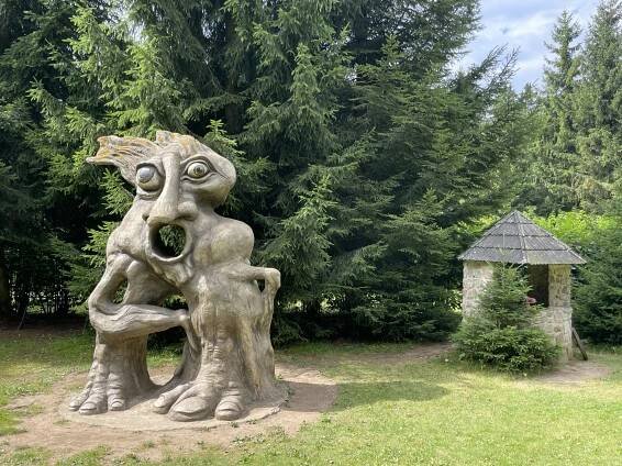Putování za sochami Michala Olšiaka