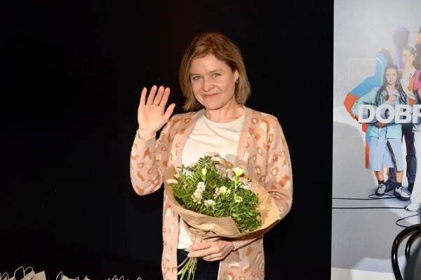 Zuzana Zlatohlávková je slovenská herečka, která mimo jiné okouzluje svou všestranností a temperamentem. 