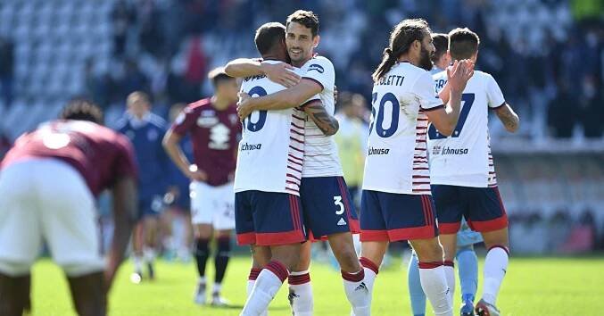 Přesná hlavička jubilanta k bodům nevedla. Cagliari rozrazilo obranný val soupeře v nastavení