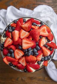 Berry Trifle is the perfect summer recipe with pound cake, pudding and strawberries and blueberries in just 30 minutes. And it's a showstopper with no meat! #berries #berrytrifle #trifle #mixedberrytrifle #dessert #summer #dinnerthendessert