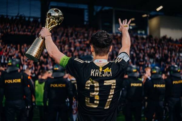 Sparta slaví po čtyřech letech. Výhru v MOL Cupu vystřelil Birmančević | FOTBAL.CZ