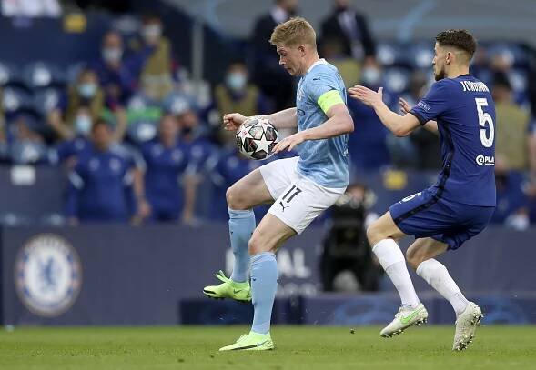 Je tady nominace. Fotbalistou sezony bude De Bruyne, Kanté, nebo Jorginho