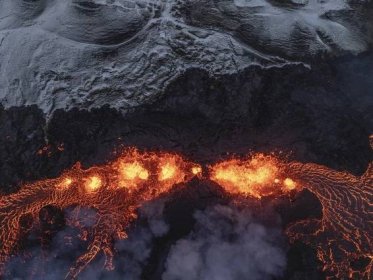 FOTOGALERIE: Lávové peklo. Sopečná erupce na Islandu by mohla trvat i měsíce