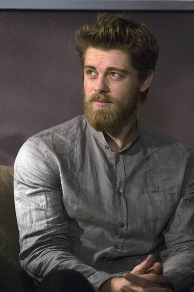 Mrtvý bod - Borrow Or Rob - Z filmu - Luke Mitchell
