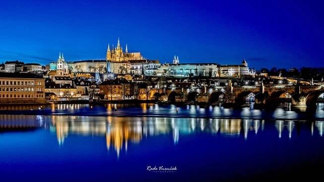 Praha jako v zrcadle. Po dešti je město nádherné, ukazuje fotograf