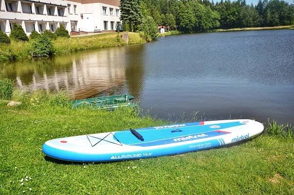 Paddleboardy pro teambuildingové závody