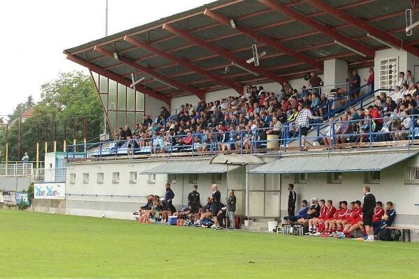 Fotbalisté Slovácka (modré dresy) v přípravě na novou sezonu zdolali druholigový Třinec 2:0.
