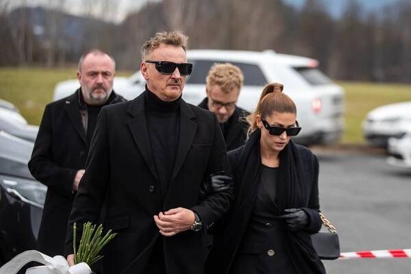 Pohřeb Heleny Zeťové: Se zpěvačkou se na Valašsku loučila rodina i přátelé