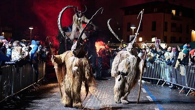 Jeden z největších průvodů takzvaných Krampusů hostil  rakouský Schladming. Akce se účastnilo 57 skupin z různých zemí. Na událost se každoročně přijedou podívat tisíce návštěvníků. Mimo jiné i z Česka. (listopad 2024)