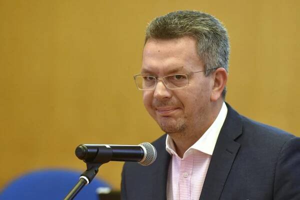 „Hanba!“ křičeli v Chebu. ANO s opozicí odvolalo starostu a ovládlo město