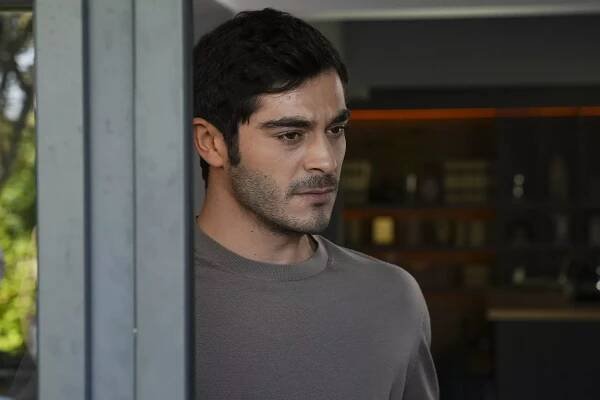 Dvojí tvář lásky - Epizoda 6 - Z filmu - Burak Deniz