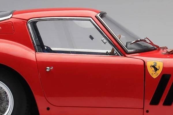 Ferrari 250 GTO. 1:8 scale model kit., Agora Models