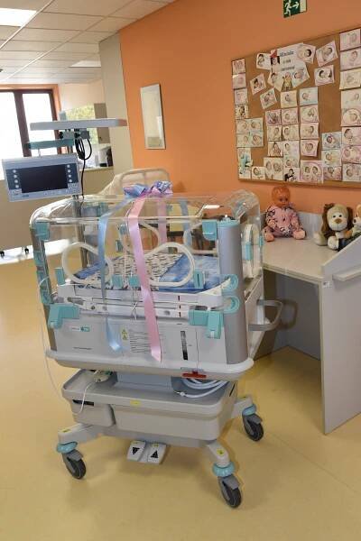 Nemocnice Strakonice, a.s. - Kapka naděje darovala inkubátor strakonické porodnici