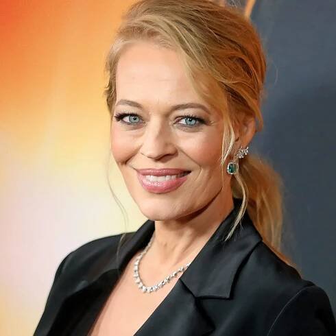 Jeri Ryan brings Borg back to 'Star Trek Online' as well as 'Picard'