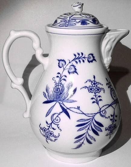 Porcelánová konvice kávová s víčkem originální cibulák Dubí 1,55 l