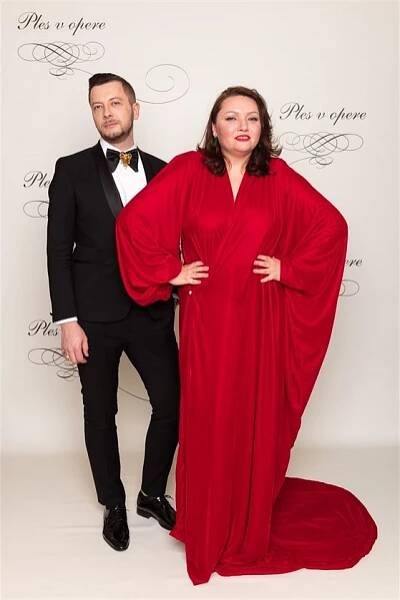 PR manažer Rastislav Holubec a designérka Michaela Ľuptáková na Plese v Opeře...
