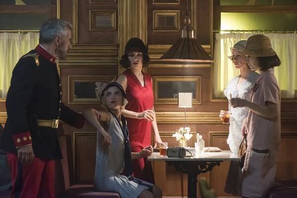 Holky na drátě - 1. kapitola: Sny - Z filmu - Ana Fernández, Blanca Suárez, Maggie Civantos, Nadia de Santiago