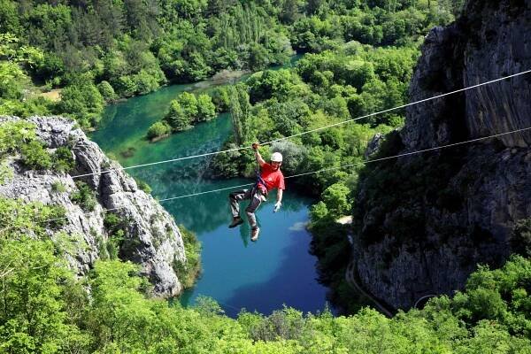 Jak se letí vzduchem na laně? Nejlepší ziplinové dráhy v Evropě | magazín | Letuška.cz