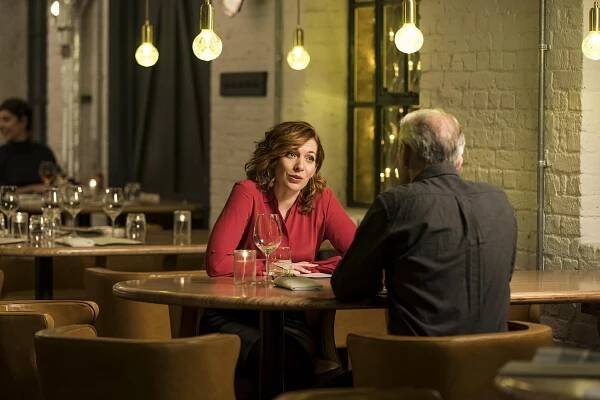 Humans - Epizoda 3 - Z filmu - Katherine Parkinson