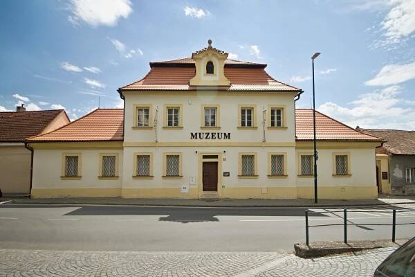 Soubor:Lysá nad Labem muzeum B. Hrozného.jpg