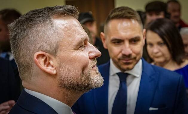 Prišiel lietadlom a štátnou limuzínou a hovoril, že najlepšie sa cíti s bežnými ľuďmi (reportáž)