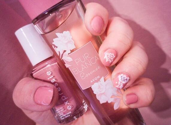 Pur Blanca My Essence Avon pro ženy