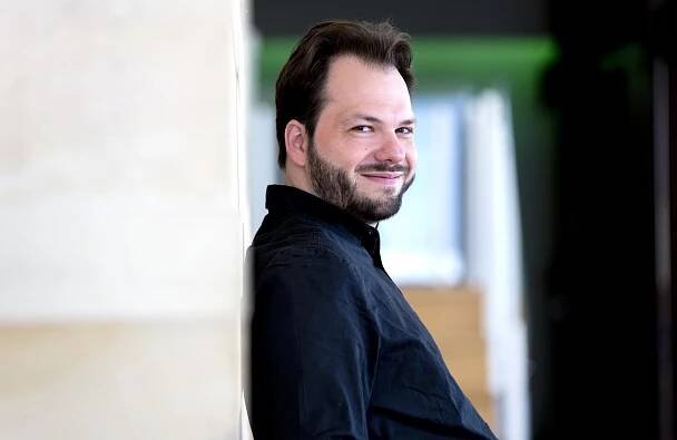 Popelka v berlínské Deutsche Oper jen drobně opráší Tristana